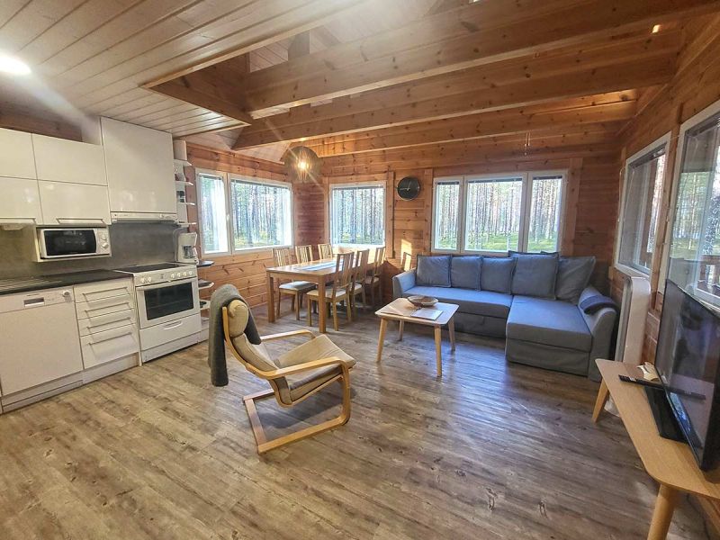 Metsäpirtin oleskelutila