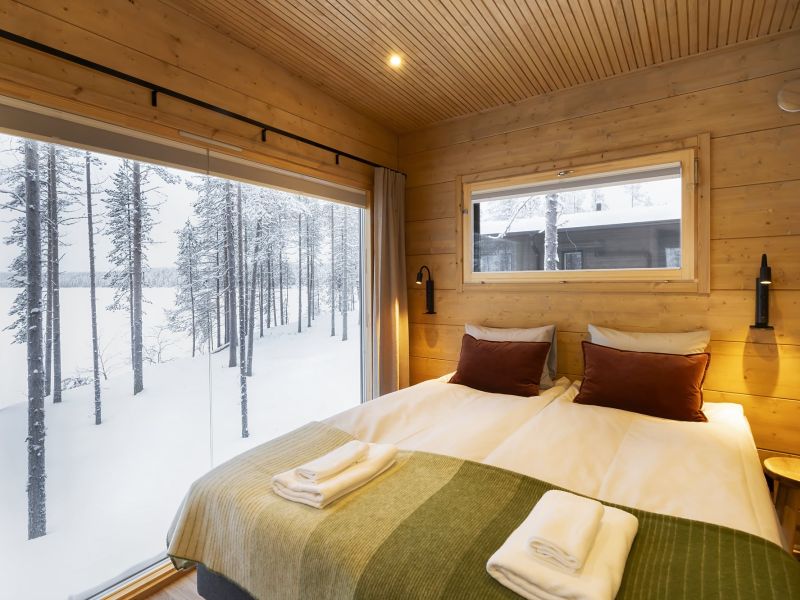 Ison Rantahuvilan parisängyllinen makuuhuone