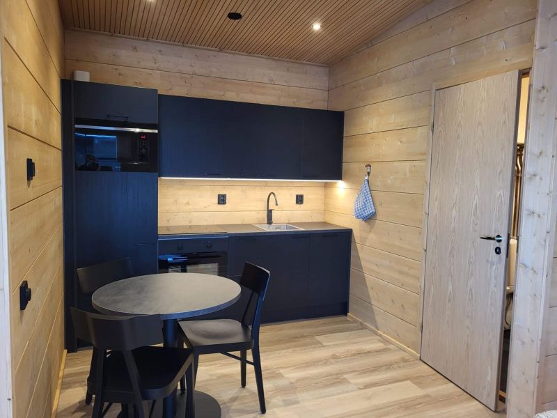 Kahden hengen huvila keittiö