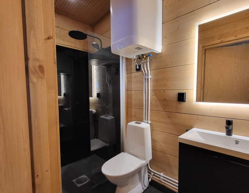 Kahden hengen huvila kylpyhuone