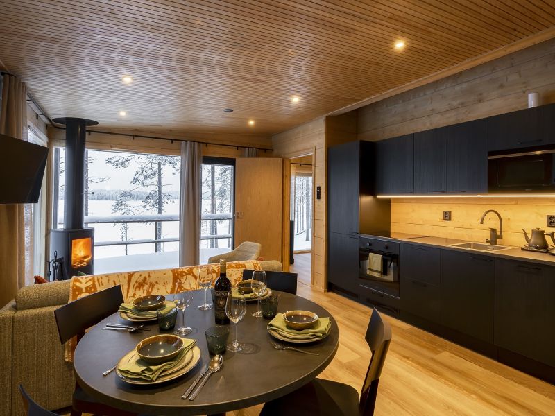 Iso Rantahuvila keittiö ja olohuone