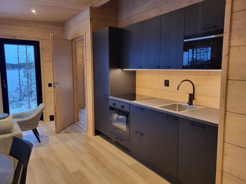 Neljän hengen rantahuvila keittiö