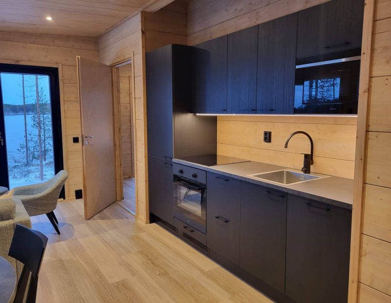 Neljän hengen rantahuvila keittiö