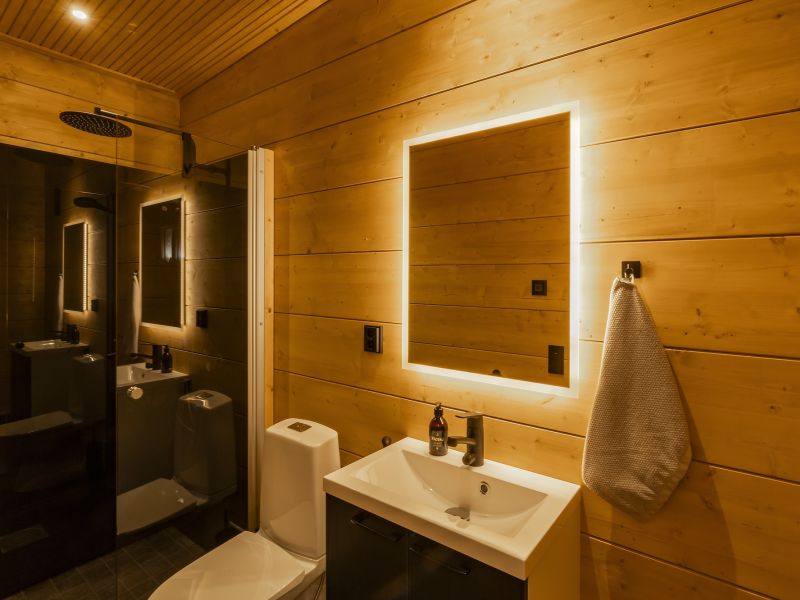 Ison Rantahuvilan kylpyhuone