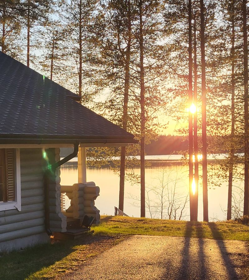 Rantamökki auringonlasku
