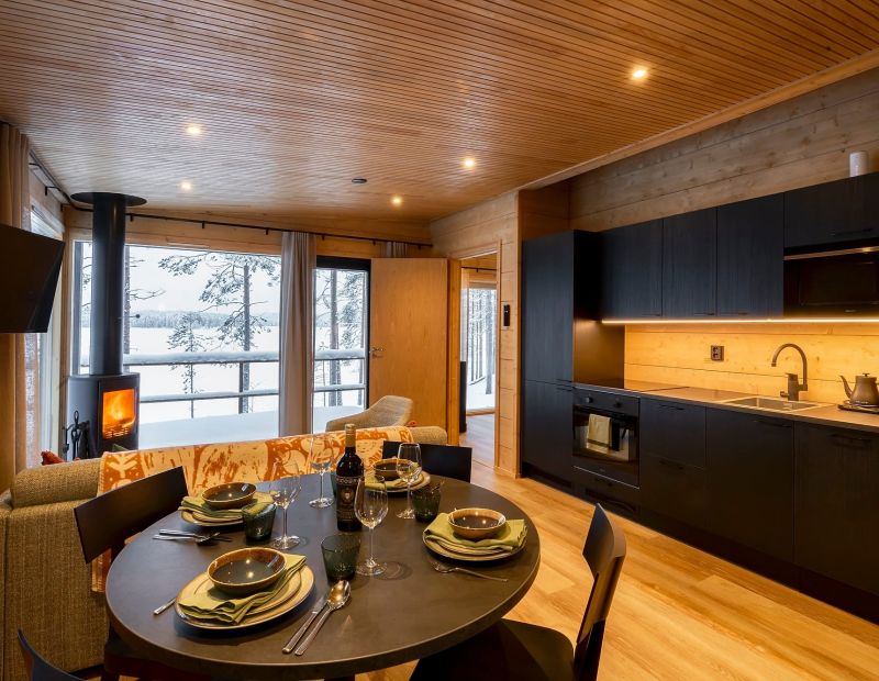 Iso Rantahuvila keittiö ja olohuone