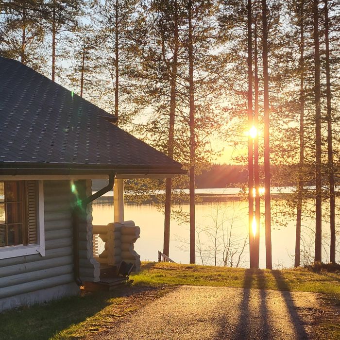 Rantamökki auringonlasku