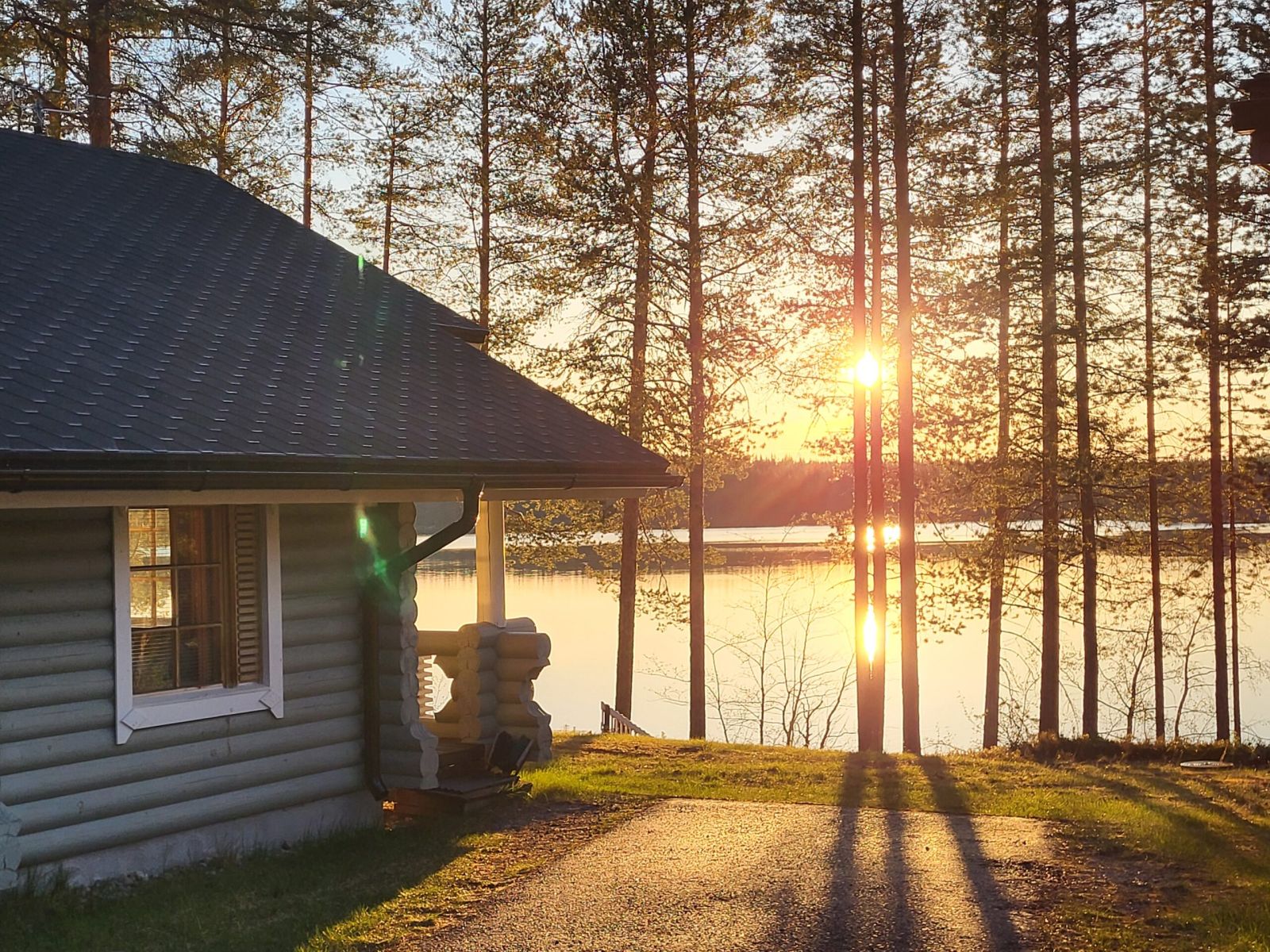 Rantamökki auringonlasku