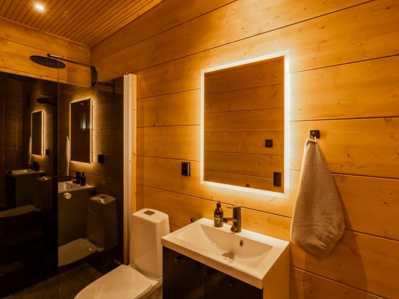 Ison Rantahuvilan kylpyhuone